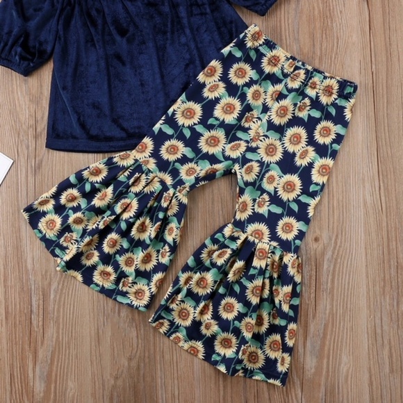 🌻2pc Velvet Top & Sunflower Pants Set🌻 - Picture 4 of 6